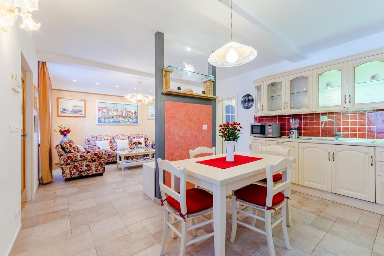 Apartments Villa Camellia - Adults Only سوبيتار المظهر الخارجي الصورة