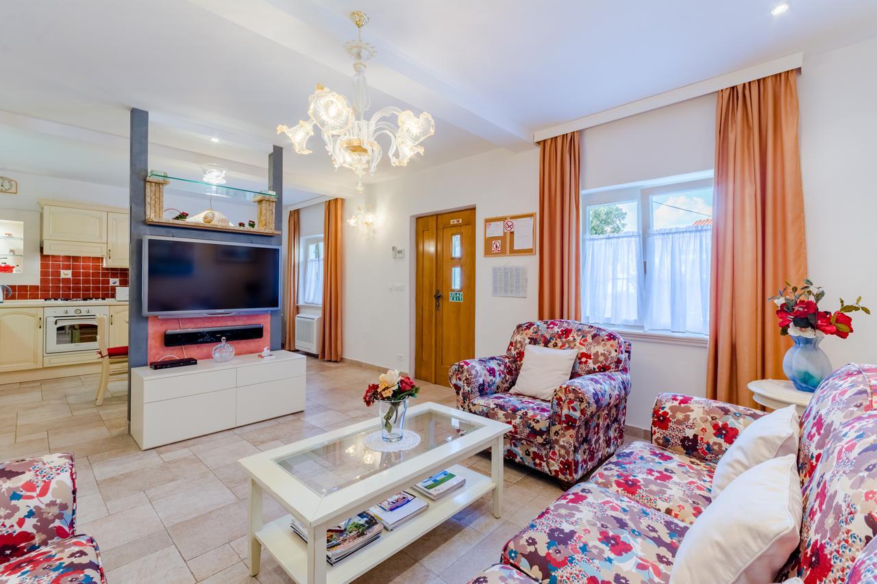 Apartments Villa Camellia - Adults Only سوبيتار المظهر الخارجي الصورة